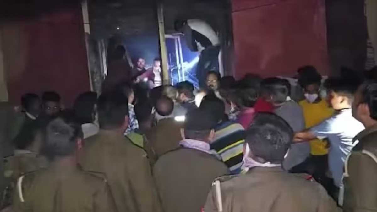 झांसी मेडिकल कॉलेज में लगी भीषण आग, 10 बच्चों की मौत, कई घायल